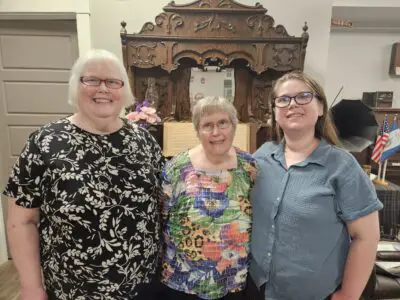 3 generations are Wea Lea DAR members