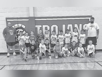 Hoopsters attend elementary basketball camp