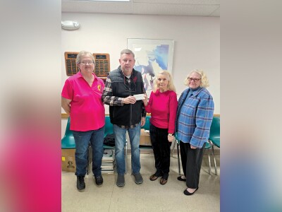 WC Extension homemakers donate to food pantry